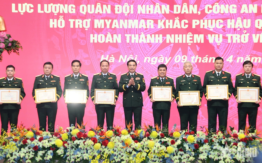 /UploadStore/admin/250409 Tuyen duong luc luong cuu tro dong dat/09.jpg